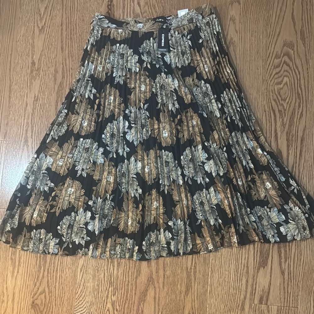 Express Black and Gold Floral Pleated Skirt